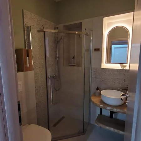 Clar Studio Residence Проживання в сім'ї