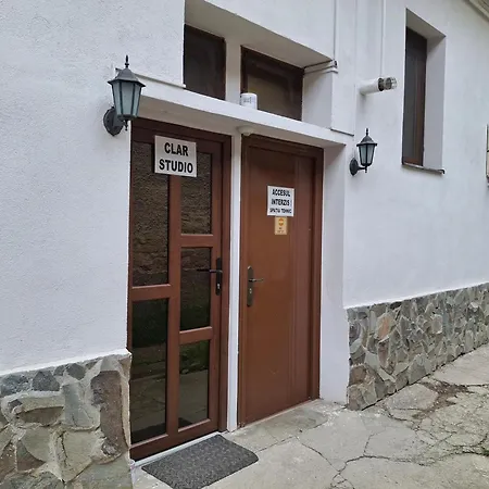 Проживання в сім'ї Clar Studio Residence *