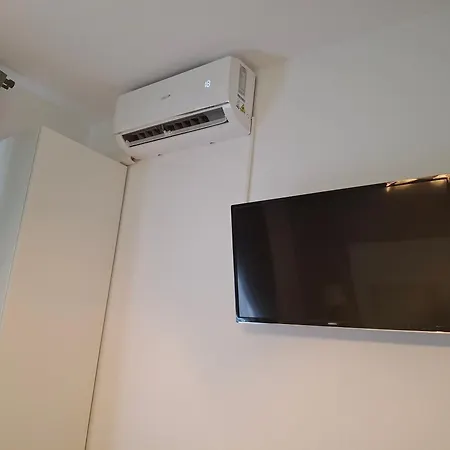 Clar Studio Residence Проживання в сім'ї